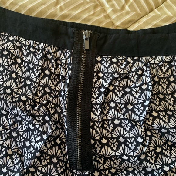 Forever New Shorts - Picture 3 of 6